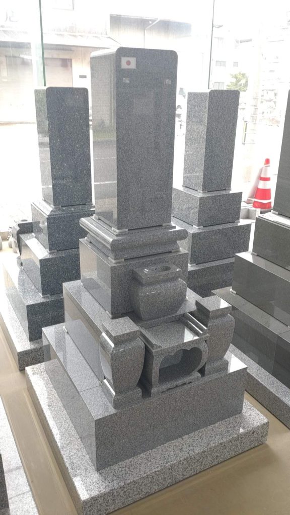 ８寸角３段墓　座布団付き